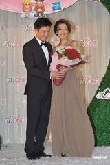 组图：谢婷婷安志杰甜蜜秀 对霆锋柏芝复合不表态