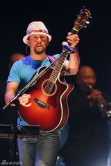 组图：杰森-玛耶兹北京开唱变身表情帝