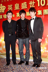 幻灯图：英皇群星出席春茗晚宴 Twins再度“合体” 