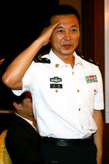 幻灯图：《小站风云》开机 陈昭荣杨若兮出演