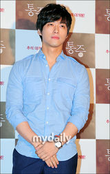 组图：权相佑(权相宇)新片首映爱妻助阵 张赫等众星捧场