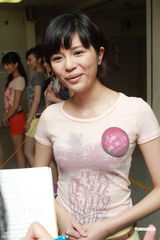 组图：参选港姐绯闻不断 钟丽担心艳照影响比赛