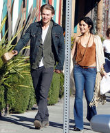 高清图：凡妮莎-哈金斯和新男友约会浓情蜜意