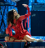 组图：赛琳娜化身印度舞娘 风骚露大腿