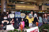 组图：CNBLUE再度袭台 粉丝疯狂包围机场