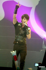 高清组图：黄晓明香港性感开秀 无惧广东话不标准被