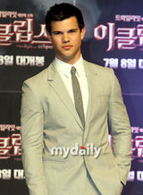 幻灯图：《暮光之城3:月食》韩国发布会 主演出席