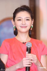 高清组图：大S红裙录《康熙》言辞犀利不输小S