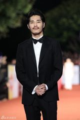 高清组图：金马奖红毯精选 男星西装革履潇洒比帅