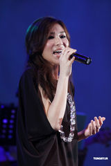 组图：林凡携手郁可唯开唱 配唱《犀利人妻》结缘