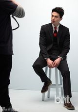 组图：《天命》主创李栋旭帅气宋智孝大气