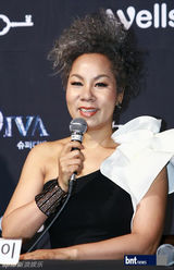 组图：仁顺伊等出席主妇选秀节目发布会