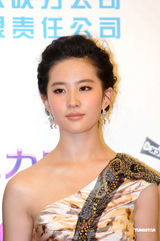 幻灯图：刘亦菲王力宏携手宣传新片 合作亲密无间 