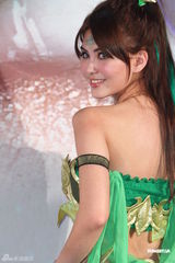 组图：昆凌沾周董光代言 不介意当“J女郎”