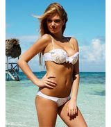 组图：超模凯特-阿普顿夏日比基尼写真秀丰胸