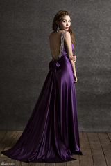 组图：马诺曝最新婚纱礼服写真色彩明艳