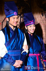 组图：韩星池珍熙宋昌义等出席《大风水》现场公开