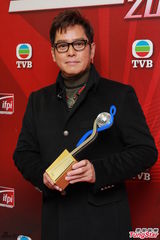 组图：谭咏麟劝祖儿多休养 何韵诗认与女友外游