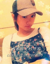 组图：闫妮13岁女儿手机自拍照遭网友曝光