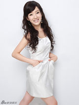 组图：李念杂志写真曝光 脱俗气质被喻为百合花