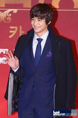 组图：《2012SBS演技大赏》孙贤株夺魁