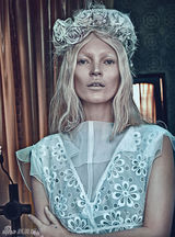 超模凯特-莫斯《W》颠覆修女装：我不是天使(组图)