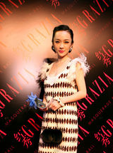 组图：霍思燕亮相时尚活动获年度风尚跨界大奖