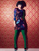 组图：范冰冰亚洲首秀限量美衣 复古撞色摩登抢眼