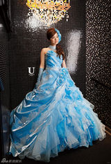 高清组图：日本女星上户彩10款华丽婚纱写真 