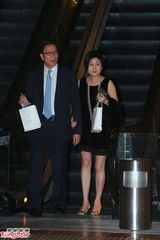 组图：晶刚压轴婚礼收官 宾客拎着回礼相继离场