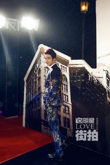 明星爱街拍盘点：那些美得不像话的逆光瞬间