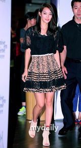 组图：申敏儿甜美造型出席活动 秀爱端庄金正恩个性