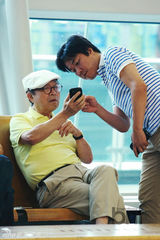 组图：《花样爷爷》现身机场准备赴台湾录节目