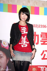 许茹芸任至善爱心大使 化身“许姊姊”认养云南两贫女 