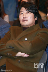 组图：吕珍九宋康昊出席年度电影奖颁奖礼