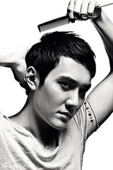 幻灯图：冯绍峰演绎黑白映画 显时尚型男本色