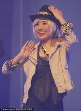 组图：苍井空热舞助阵沈阳夜店开业吐舌卖萌