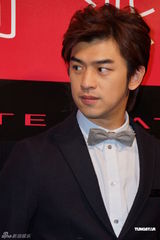 组图：陈柏霖鼓励选手自信 理想情人要独一无二