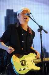 组图：崔健上海开唱《一无所有》引大合唱