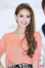 组图：昆凌不急嫁 力挺周杰伦演唱会