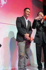 组图：硬汉邵兵助阵F1赛型酷气场受追捧