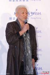 组图：玉置浩二与妻子恩爱 个唱邀李克勤