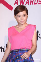 组图：林俊杰获票选人气男艺人 谢谢周杰伦相挺