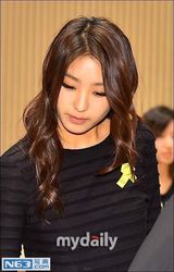 组图：张亮演韩剧牵手朴海镇 李钟硕黑西装帅气