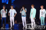 组图：朴宰范INFINITE等热唱PEPSI演唱会