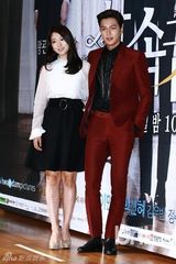 组图：李敏镐红装宣传《继承者》 主创华丽齐聚