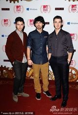 组图：2012MTV欧洲音乐大奖众星红毯璀璨