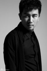 组图：宋柳全新黑白写真展熟男魅力