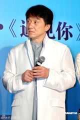 幻灯图：成龙不惧被写桃色新闻 为阿佳组合首发站台