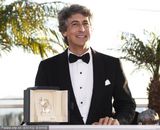 组图：戛纳电影节闭幕 影人后台欢庆获奖